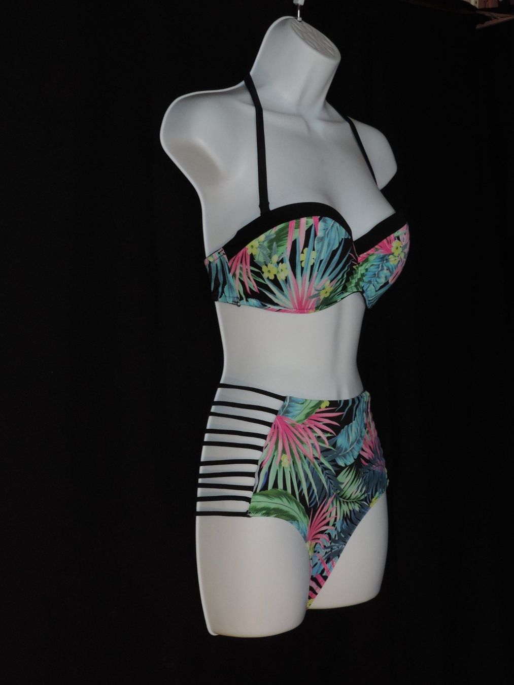Costumi da bagno & Bikini: maillots de bain fleurs exotiques – Usato da Genève venduto da Axelle333 1