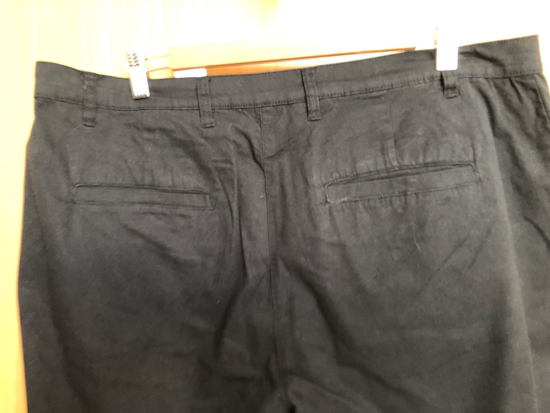Pantaloni: Schwarze Bermuda-Shorts, Gr. 48, – Usato da Arlesheim venduto da leyRum4.5 3