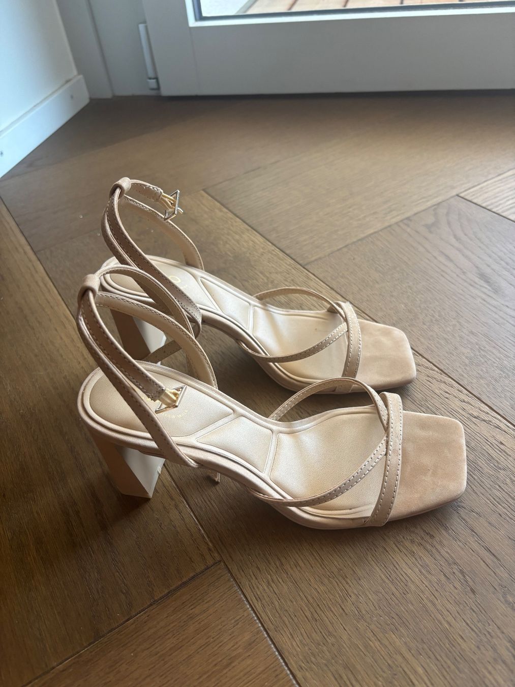 Damenschuhe: Sandaletten mit Absatz – Gebraucht aus Bülach von seraina_keller