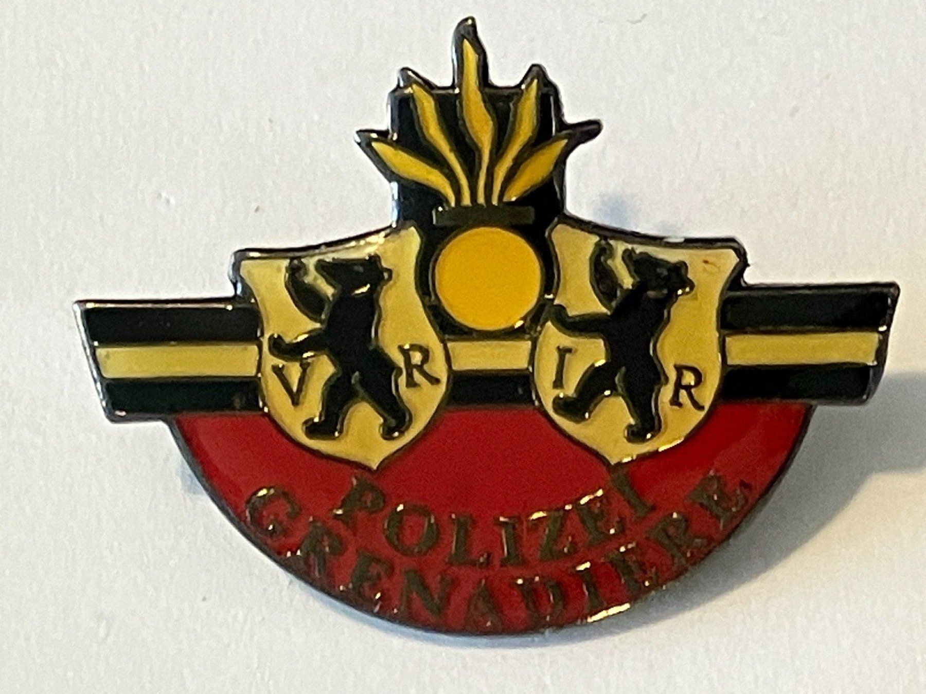 Placchette & Badge: 1 Pin Polizei Grenadiere Appenzell  – Usato da Basel venduto da djwwpp