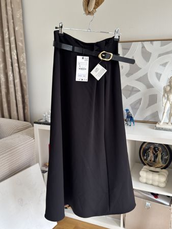 Schwarzer Rock von Zara, XS, mit Gürtel, Herbst-Look