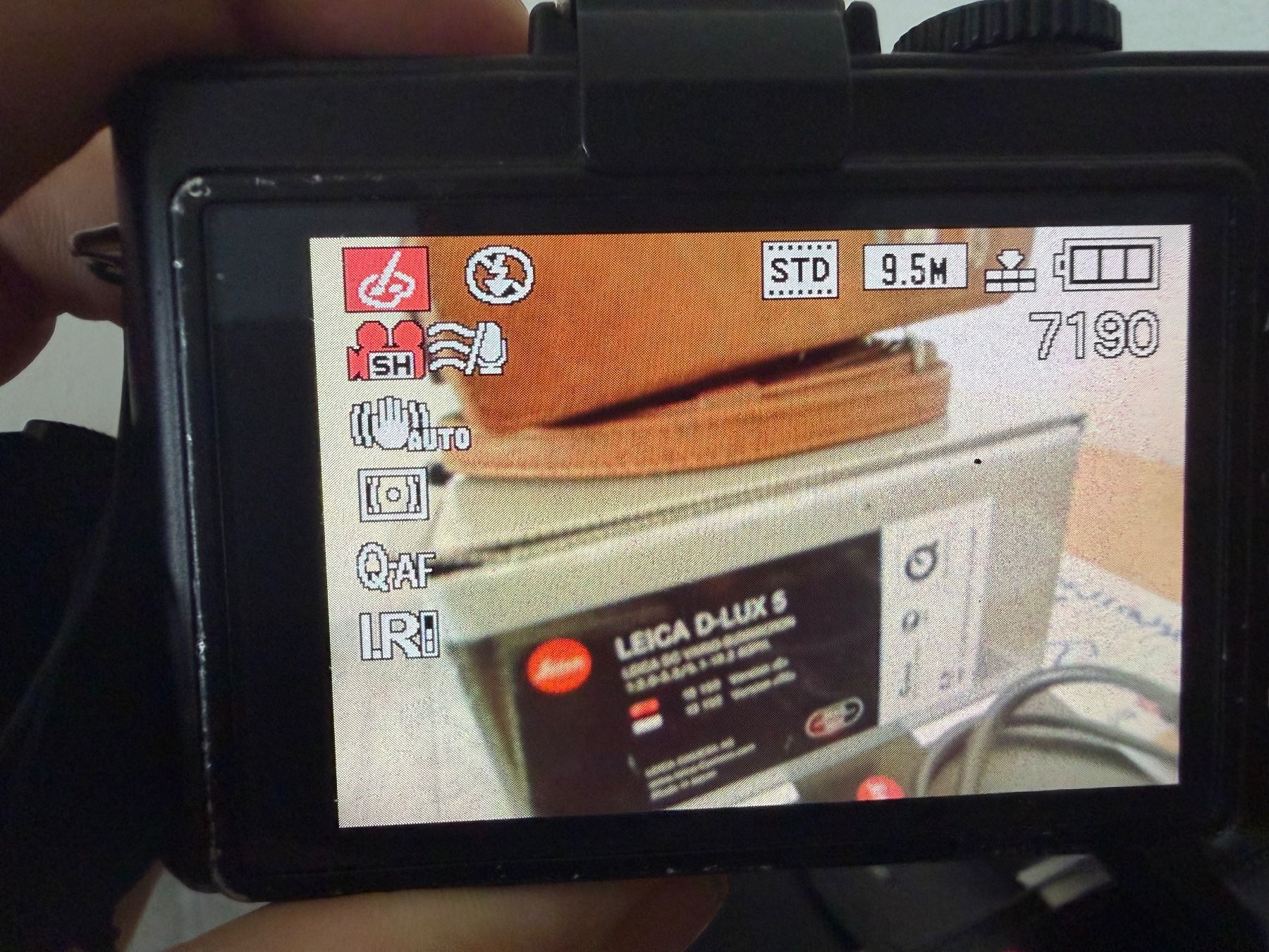 Leica Kamera: Leica D-Lux 5 Full Set mit Originalbox & Ledertasche – Gebraucht aus Zürich von cal_rp9z 3