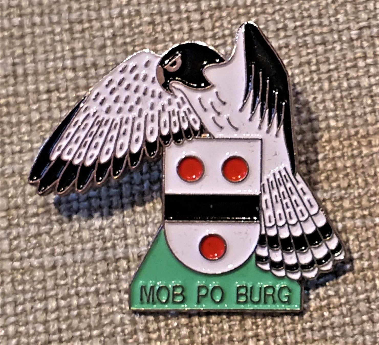 Plaketten & Abzeichen: M448 - Silberiger Pin MOB PO Burg – Gebraucht aus Reinach BL von Boston-Verkauf