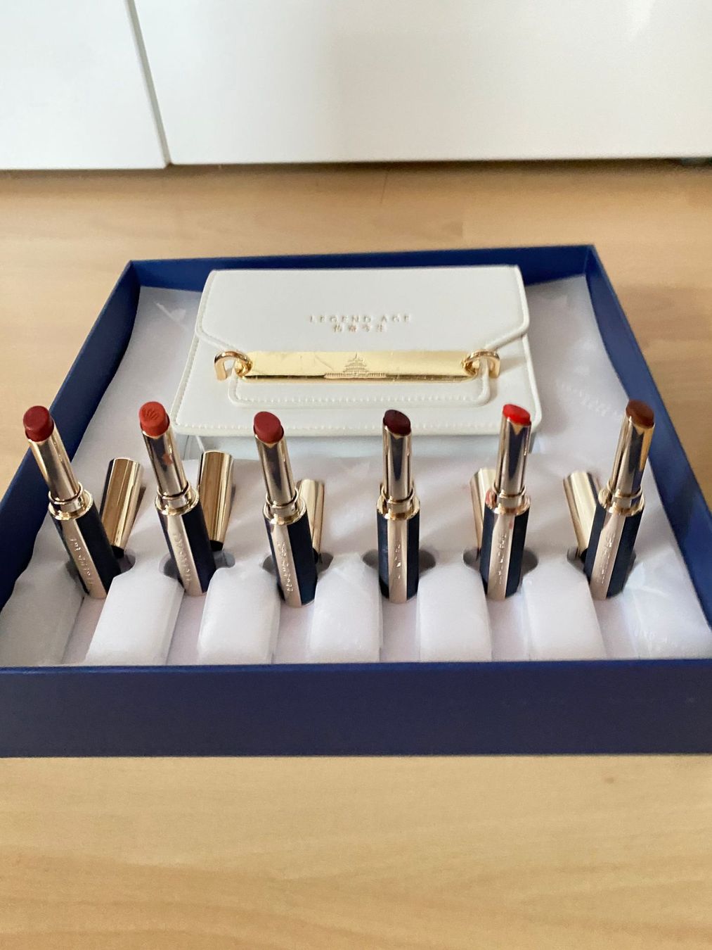 Make-up: Legend Age Lippenstift Set + Tasche NEU – Nuovo e nell'imballaggio originale da Rothrist venduto da lil_tg5m 1