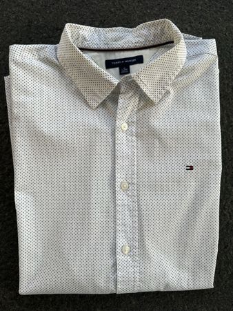 Tommy Hilfiger Hemd Gr XL, weiss mit blauen Pünktchen