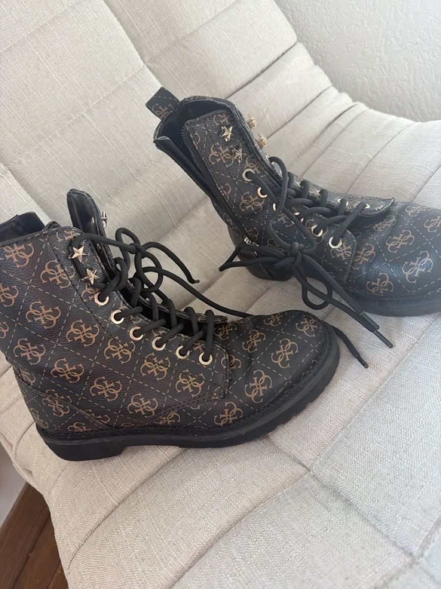 Guess Scarpe da donna: Bottes Guess  – Usato da Vouvry venduto da sad_6zkd 1