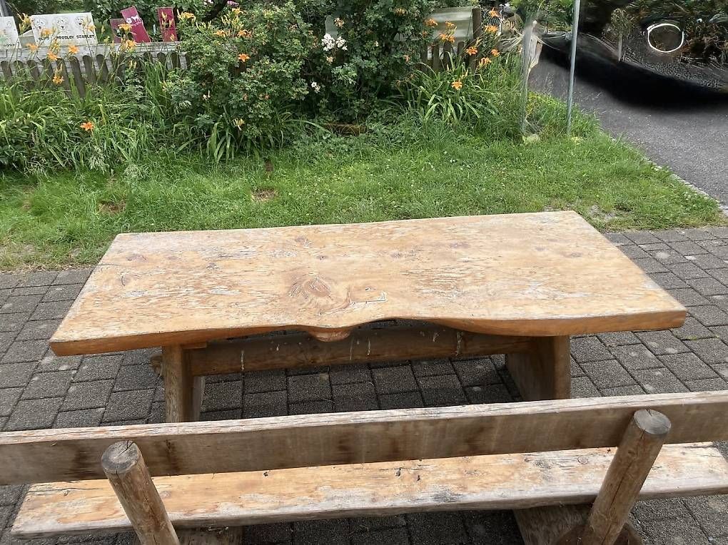 Set di tavolo e panche: Massive Gartengarnitur aus Schweizer Holz, 2 m Tisch – Usato da Lüchingen venduto da mango002 3