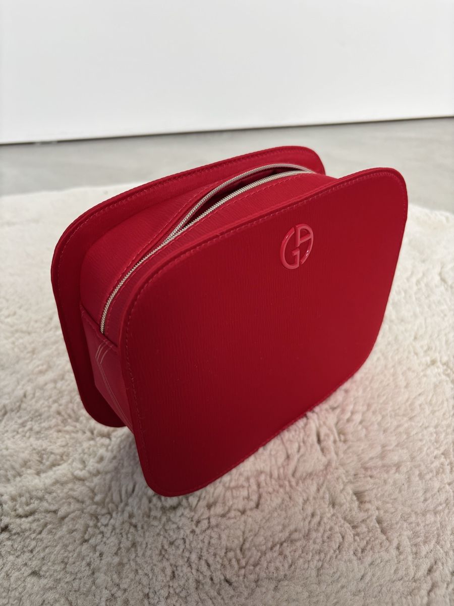Custodie per cosmetici: Giorgio Armani Necessaire – Nuovo (secondo la descrizione) da Steinmaur venduto da aly_mhs6