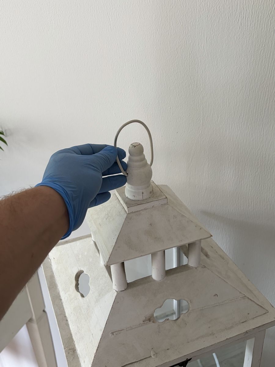 Lampade: Laternenständer weiss mit Glasfront und Weinablage – Usato da Luzern venduto da kop_297x 3
