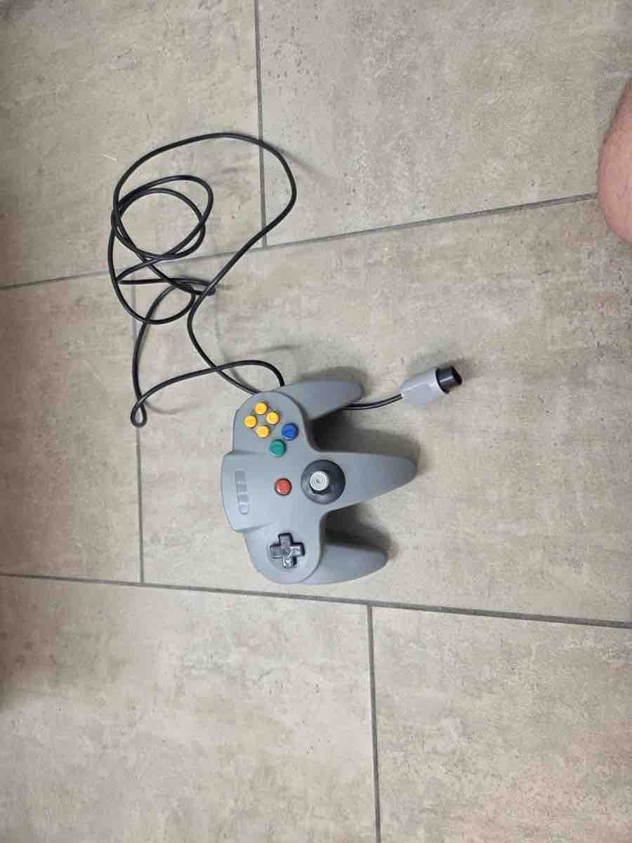 Nintendo Controller: Nintendo 64 Controller grau gebraucht funktionsfähig – Usato da Endingen venduto da Aeb989