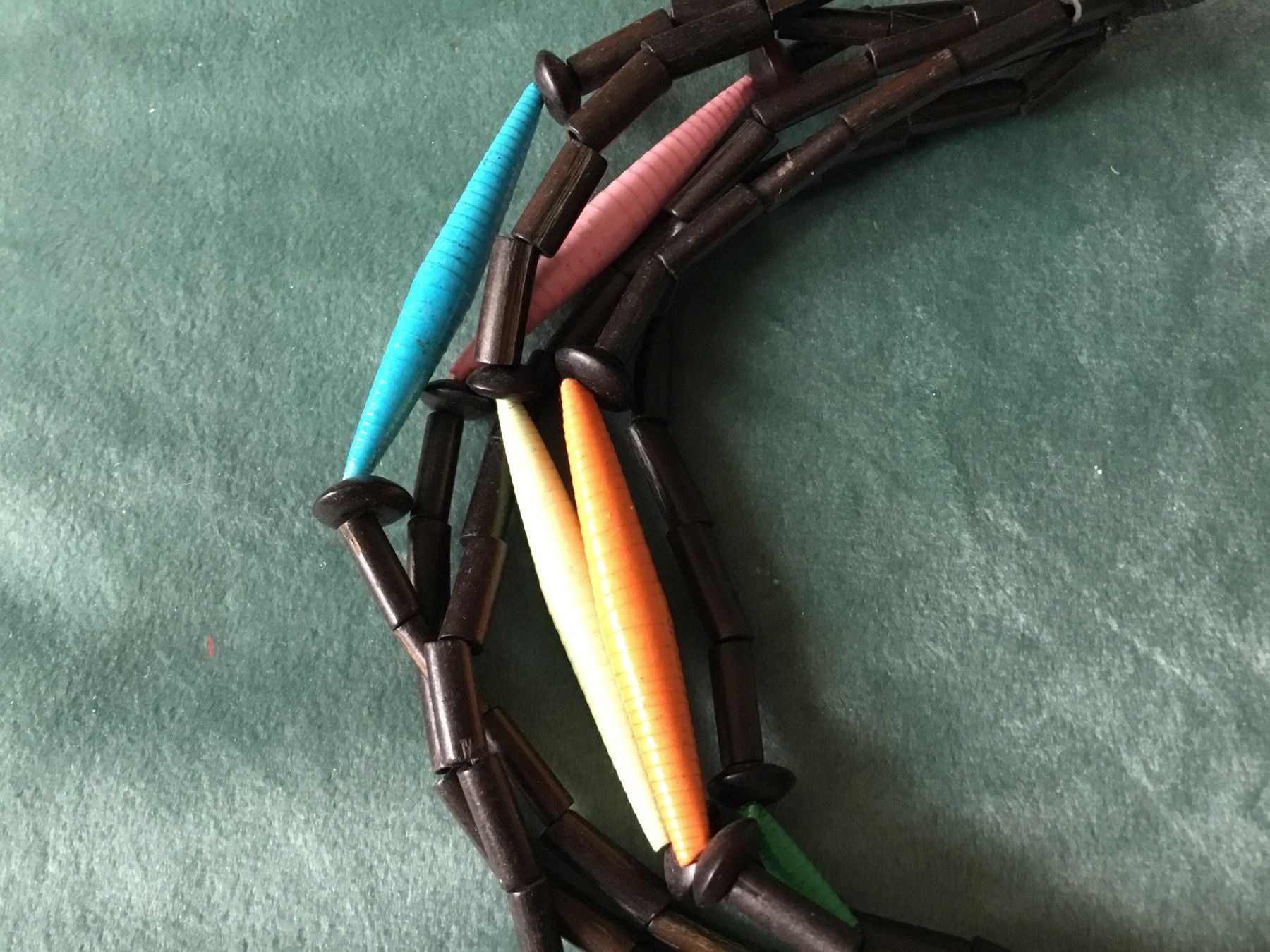 Catenine: Collier fantaisie 6 rangs multicolore – Nuovo e nell'imballaggio originale da Le Landeron venduto da nic_8hd5 1