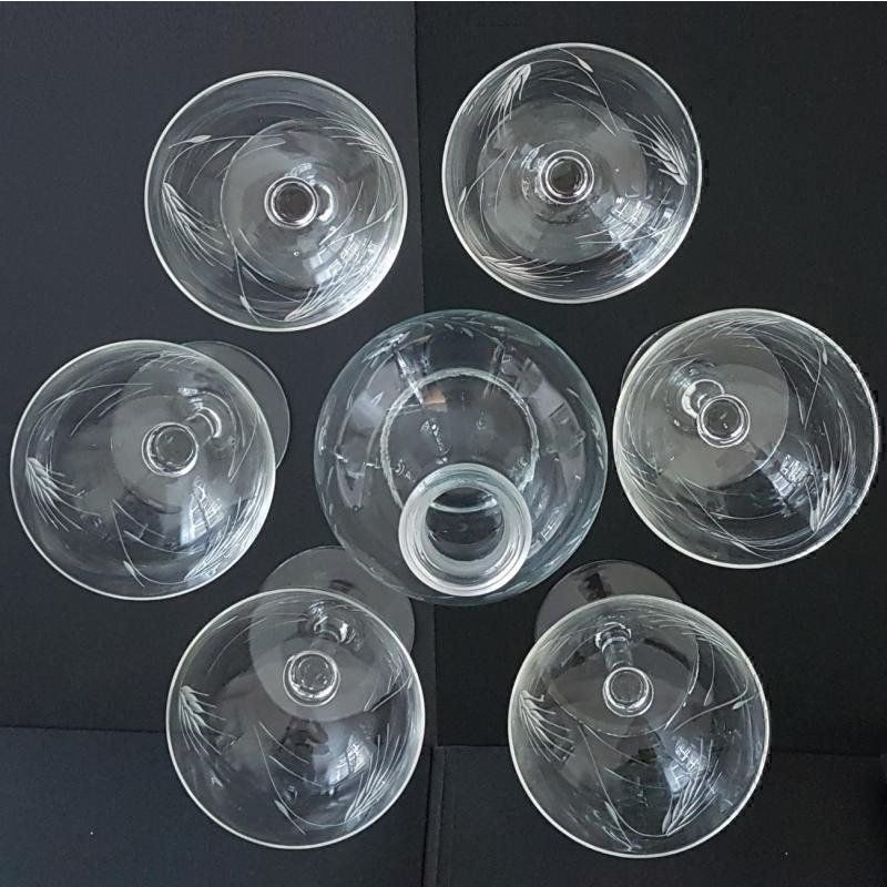Carafes: Antike Karaffe mit 6 Gläser mit Ätzdekor – D'occasion à Kaltbrunn par Condor2 2