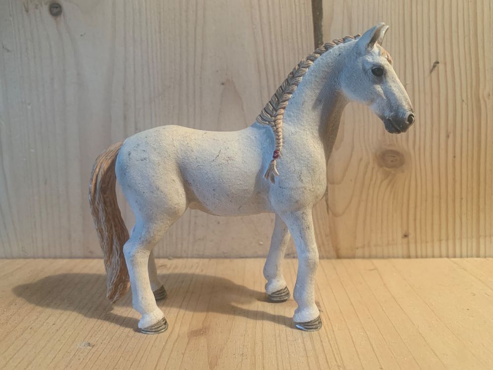 Schleich Spielzeuge: Schleich Pferd – Gebraucht aus Vinelz von Ricardo-Jo