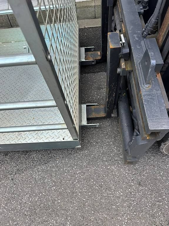 Carrelli elevatori e a forche: Arbeitskorb Bühne für Stapler Trecker Gabelstapler – Nuovo (secondo la descrizione) da Hefenhofen venduto da gabelstapler-schweiz 1