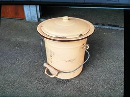 Ancien bidon en métal émaillé