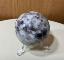 Wunderschöne Turmalin in Quarz Kugel mit Ständer