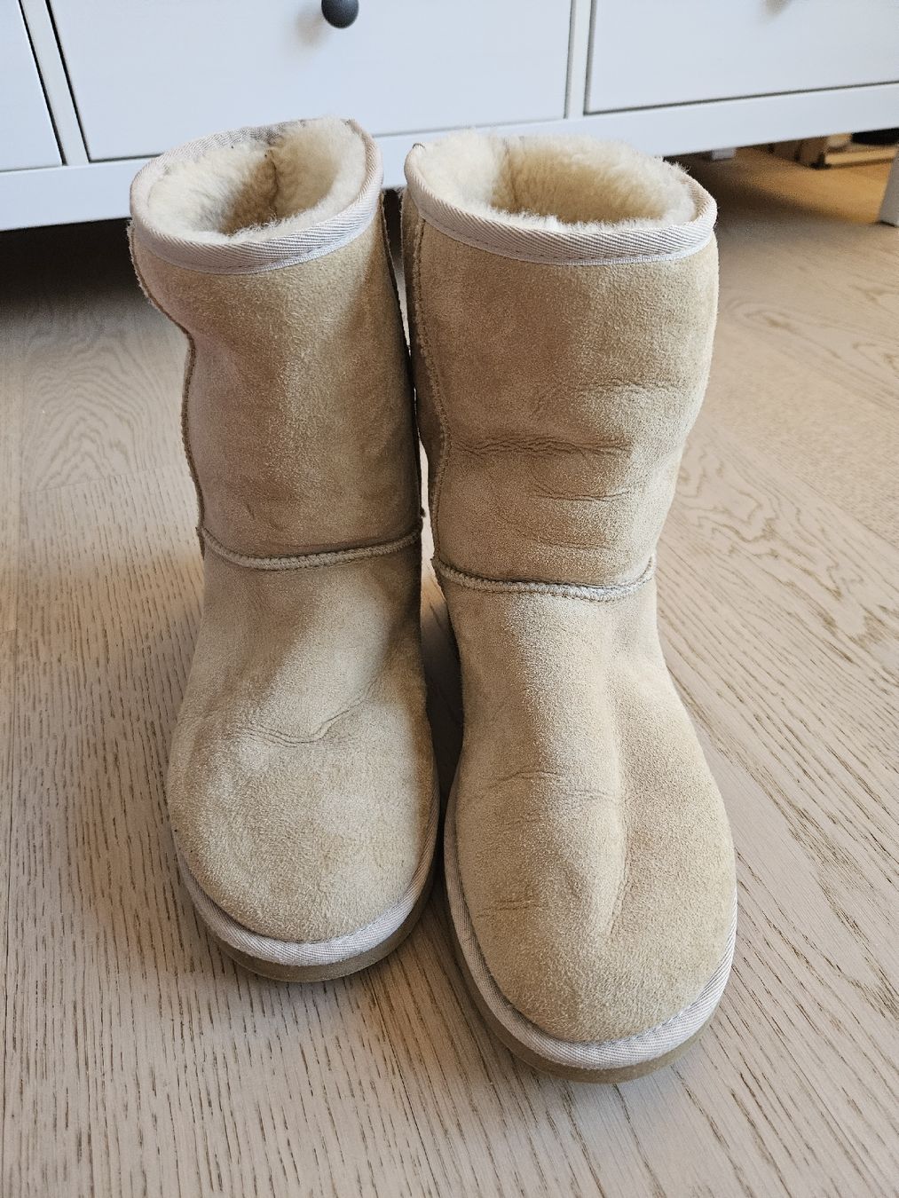 Ugg Scarpe da uomo: Klassische UGG Boots in Sand, Grösse 42 – Usato da Rotkreuz venduto da Bibi2405 1