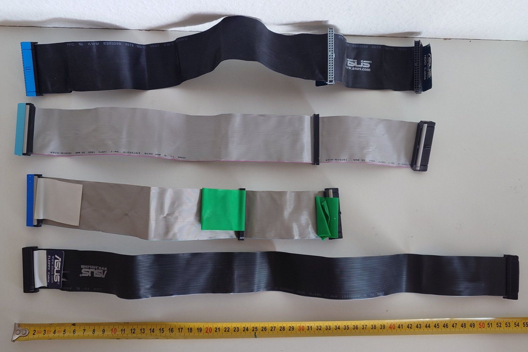Câbles: Lot mit 4 E-IDE / IDE-Flachbandkabel / Floppy-Kabel C – D'occasion à Ostermundigen par Chrisascht