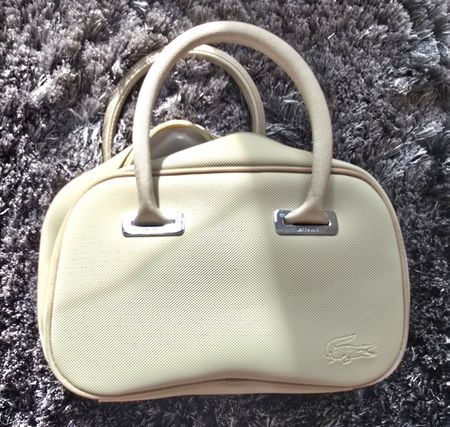 Schöne Lacoste Handtasche 
