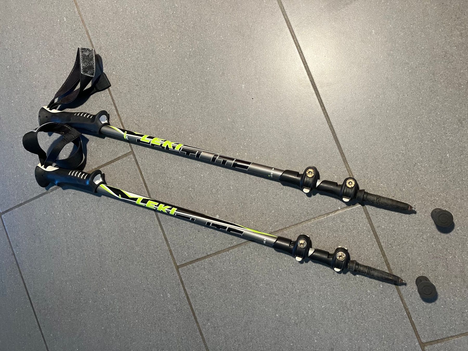 Leki Bastoncini da trekking: Leki Softlite Wanderstöcke max. Länge 135 cm – Nuovo (secondo la descrizione) da Winznau venduto da gugi2009