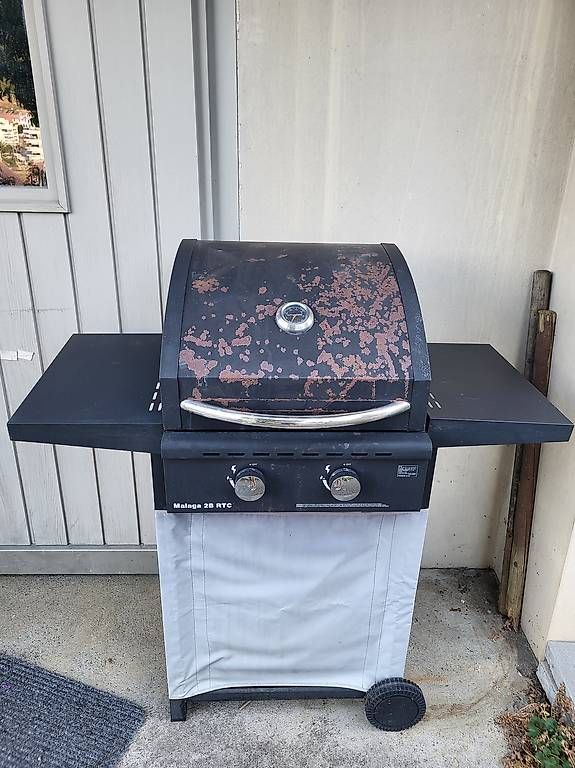 Grils: Gasgrill – D'occasion à Läufelfingen par jen_dtd8
