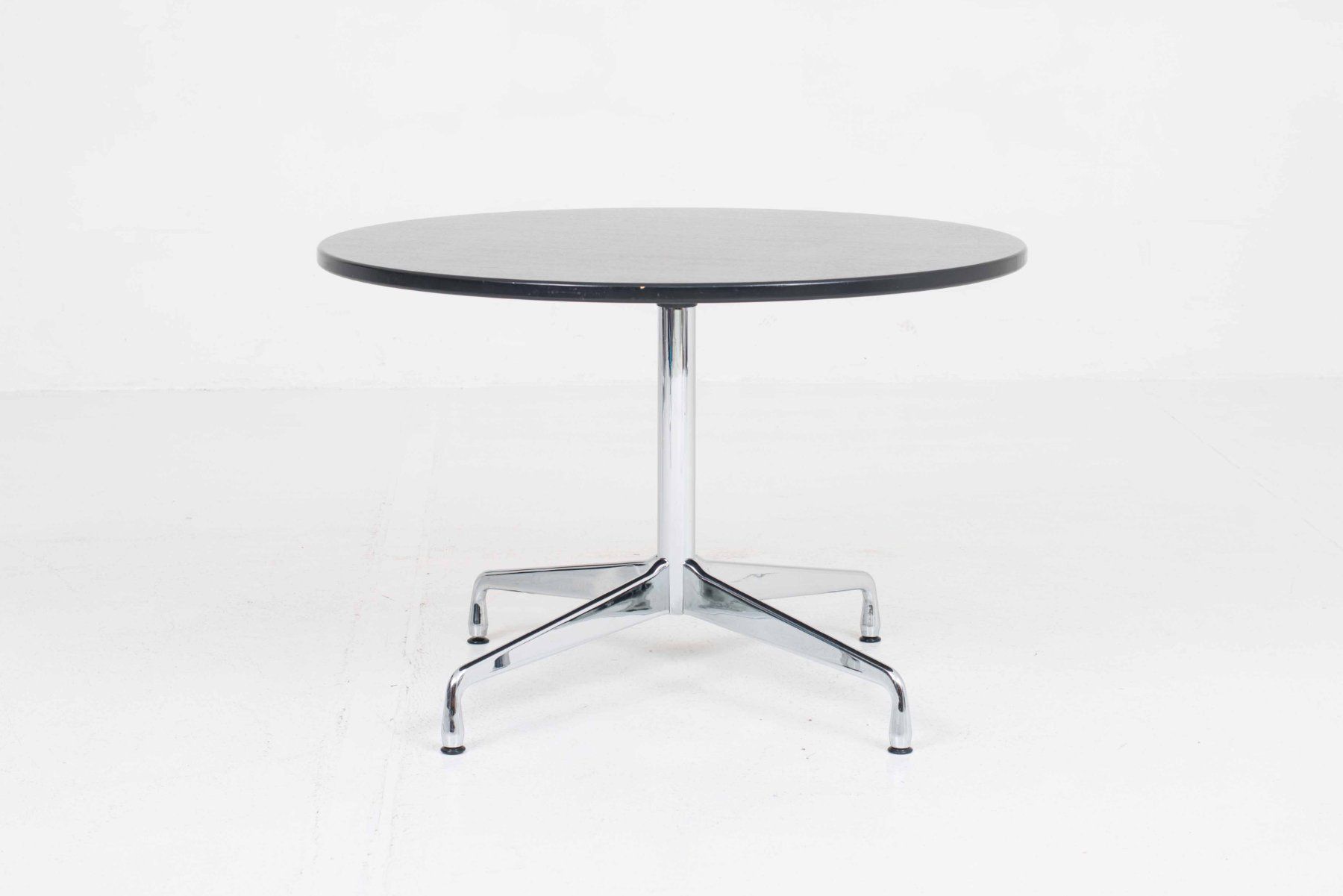 Vitra Tables: Vitra Segmented Table von Charles & Ray Eames – D'occasion à Zürich par STUZH38 1
