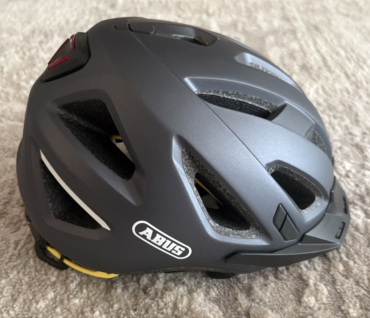 Abus Caschi: Casque ABUS - Urban-I 3.0 neuf – Nuovo e nell'imballaggio originale da Genève venduto da iri_s7m2
