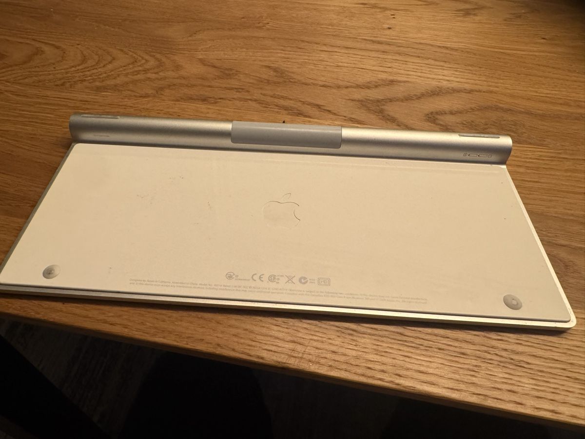 Apple Tastiere: Ich verkaufe eine originale Apple Wireless Keyboard Bluetoot – Usato da Richterswil venduto da jeune82 1
