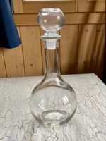 Dekorative Glasflasche mit Stöpsel