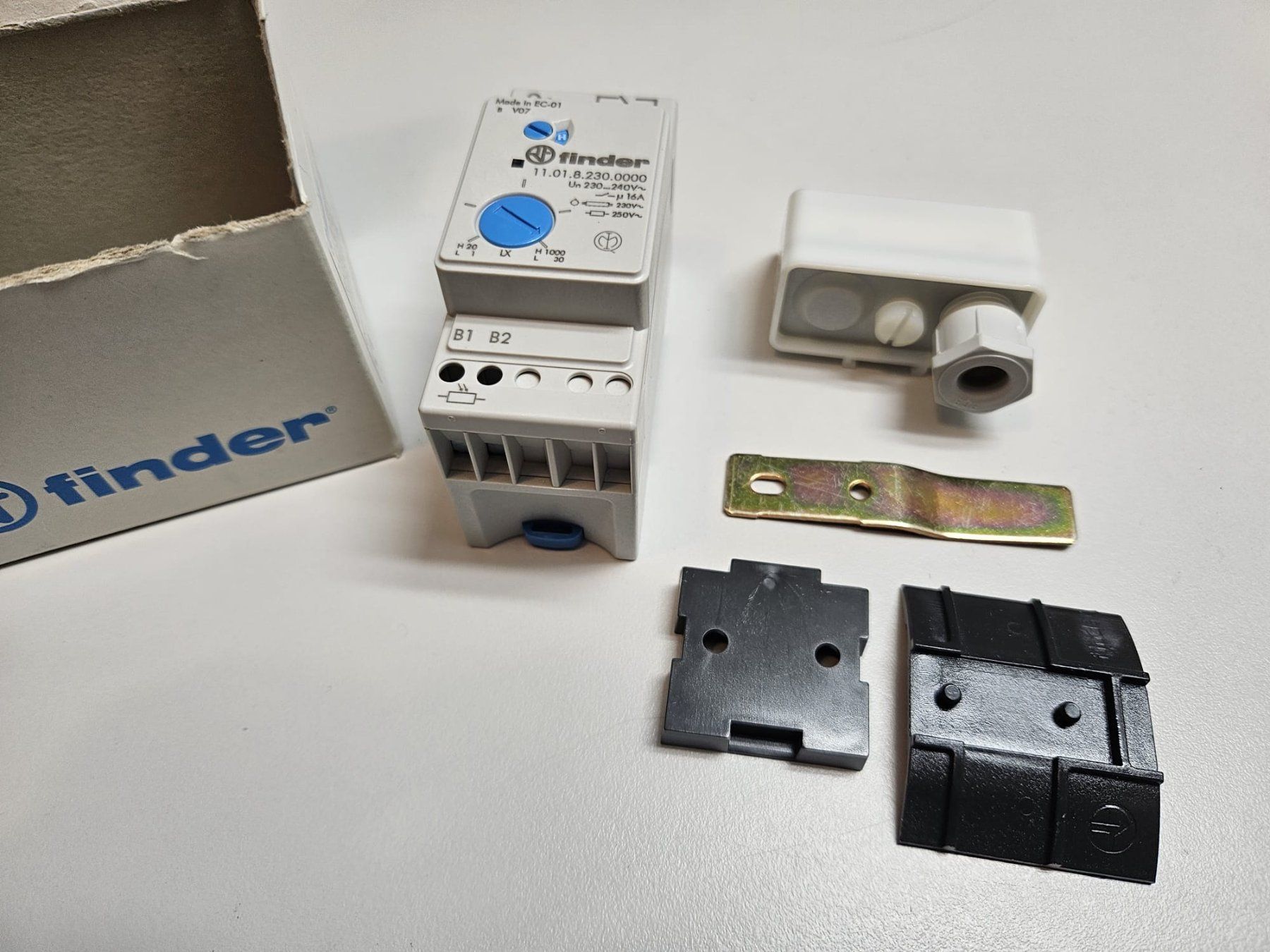 Interruttori: Dämmerungsschalter mit Sensor Finder 11.01 – Nuovo e nell'imballaggio originale da Genestrerio venduto da GIDI02 1