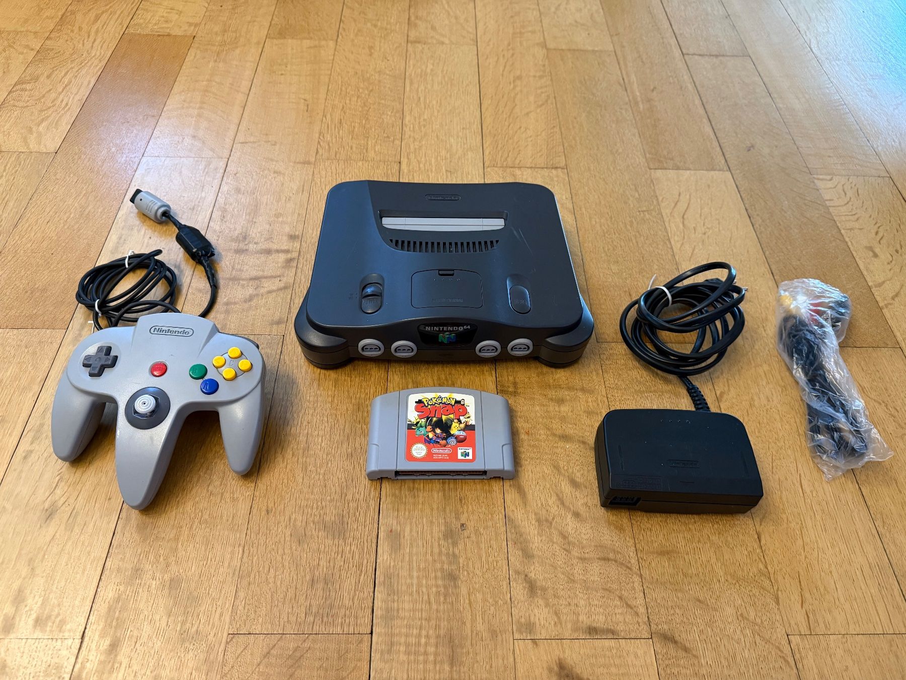 Nintendo Console: Nintendo 64 Konsole mit Pokémon snap und Controller – Usato da Schaffhausen venduto da sve_j7zj
