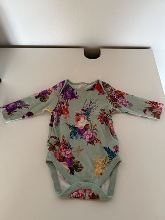 Sehr schöner Body Gr.62/68