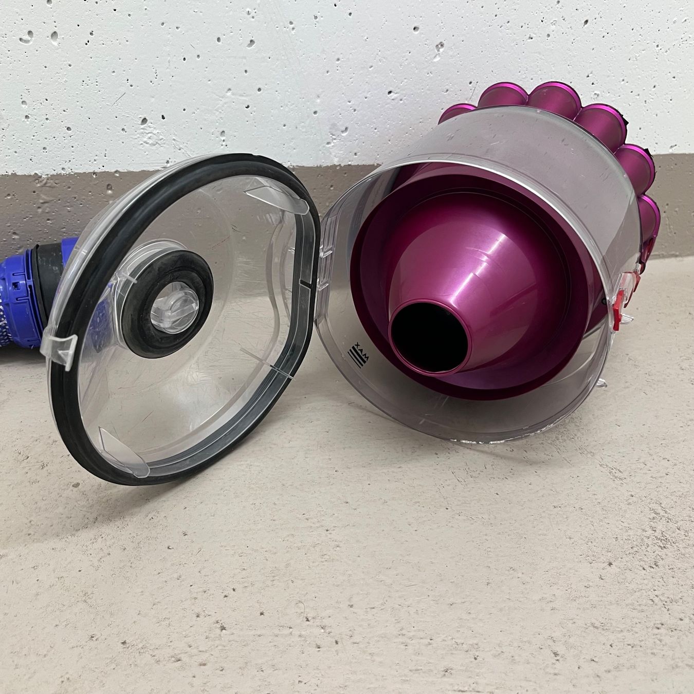 Dyson Aspirapolveri & Accessori: Dyson DC37 Animal Complete – Zyklon, Staubbehälter & Filter – Usato da Therwil venduto da Xavier_G 5
