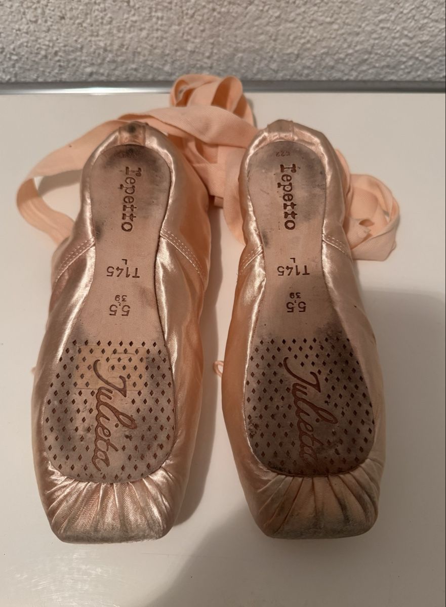 Scarpe da donna: Ballettschuhe Spitzenschuhe Gr. 5.5 (ca. 37) – Usato da Wilderswil venduto da Renaissance1 7