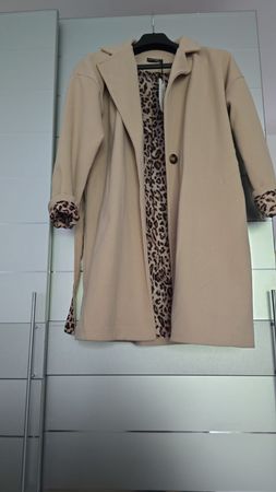 Jolifly Kurzmantel beige mit Leoprint Innenfutter, Neu