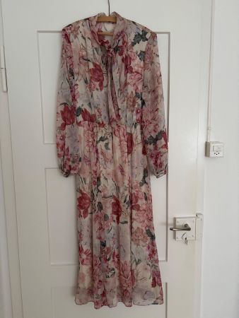 ZARA - florales Midikleid Gr. M