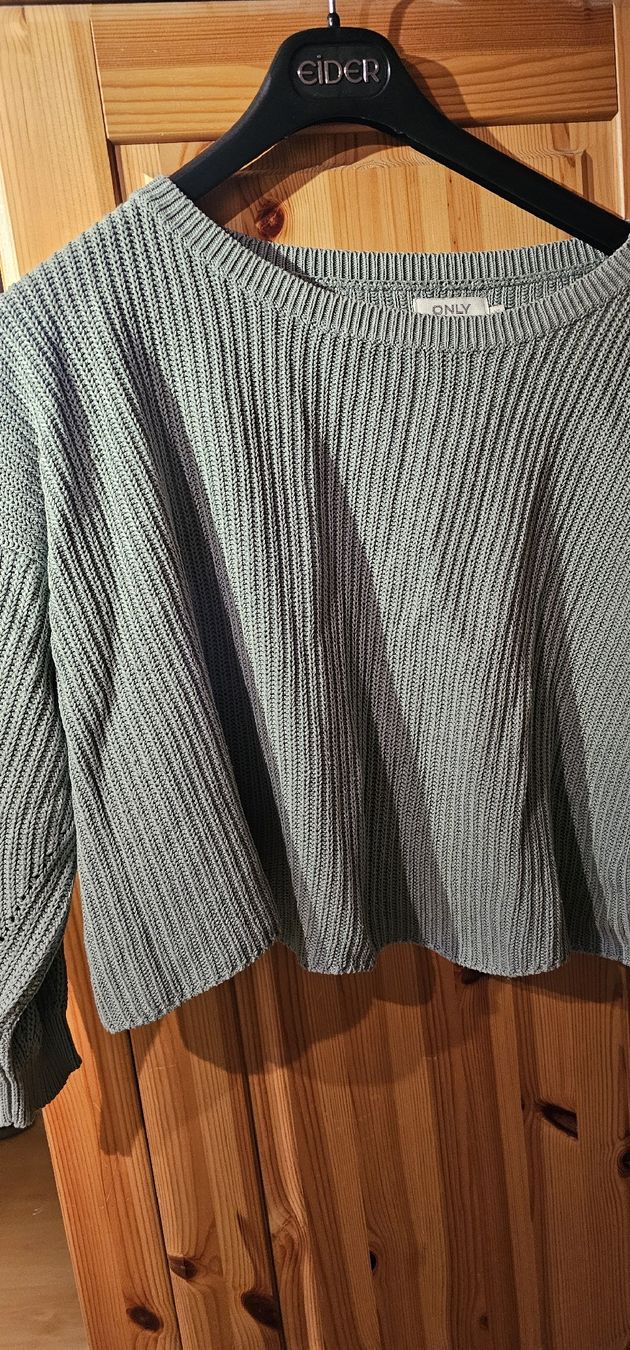 Bershka Lotti di vestiti: ONLY & Bershka Damen Pullover Gr. S – Usato da Ferden venduto da jemyce 1