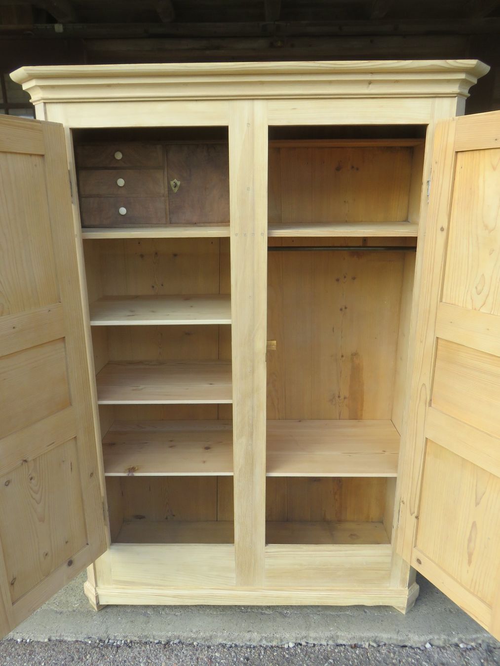 Armadi: antiker Biedermeier-Tannenschrank – Usato da Ruswil venduto da Mfladibus 1