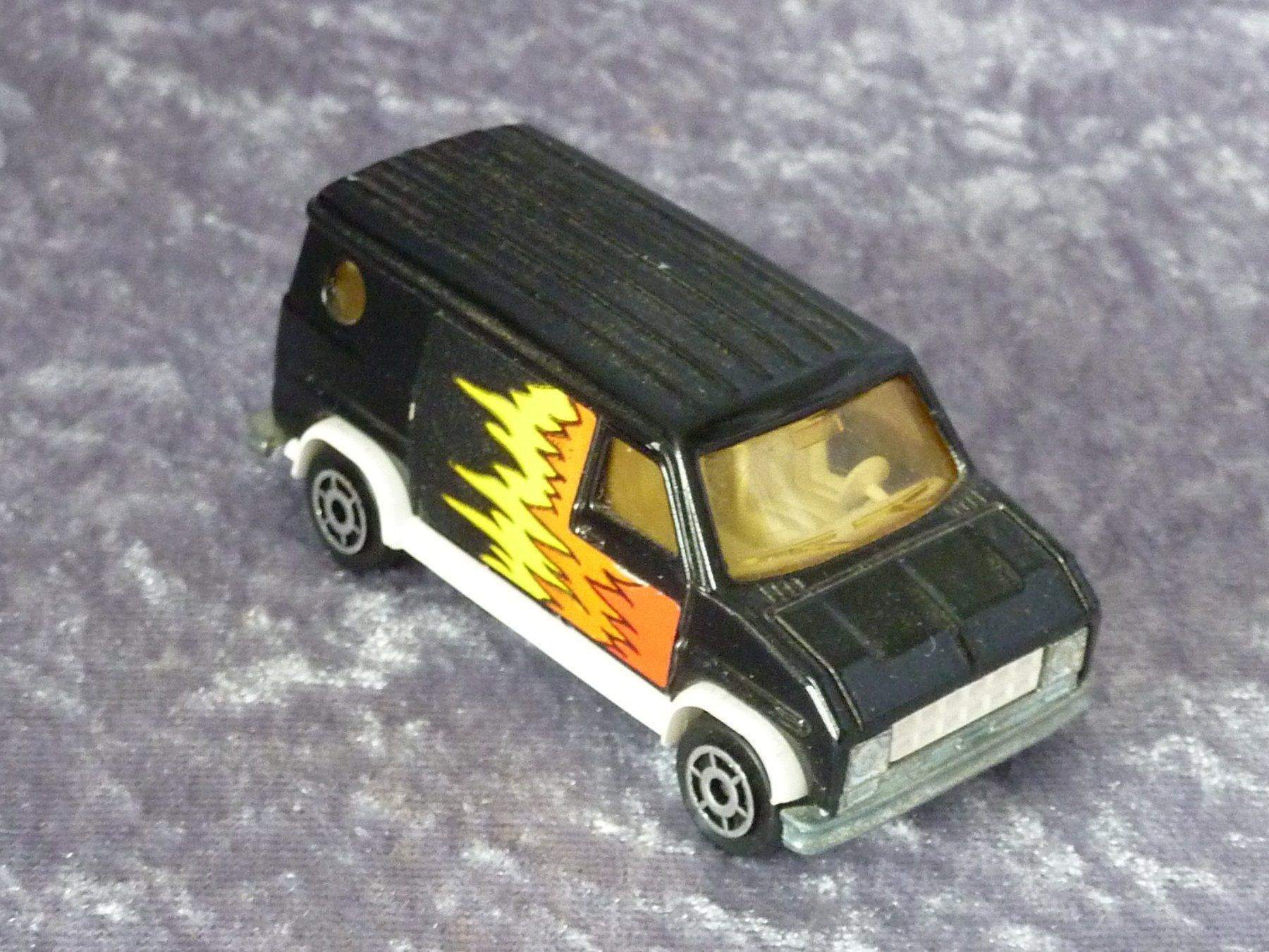 Ford Modellini d'auto: Ford Econoline Van  1:64 – Usato da Dürrenäsch venduto da modellautos4you 1