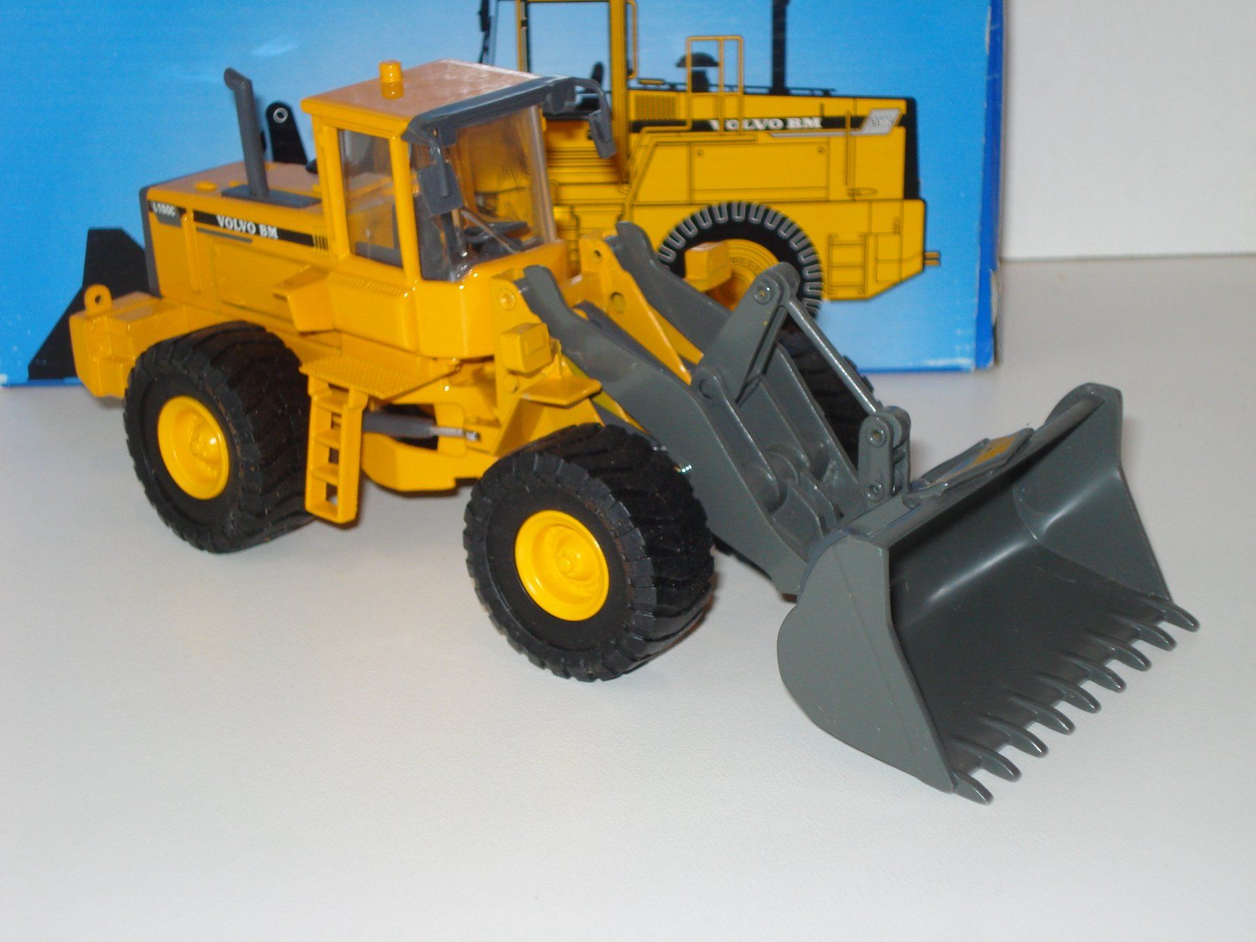 Kits de montage: Radlader VOLVO BM L 150 C – Neuf (Voir description) à Mitlödi par worker04 4