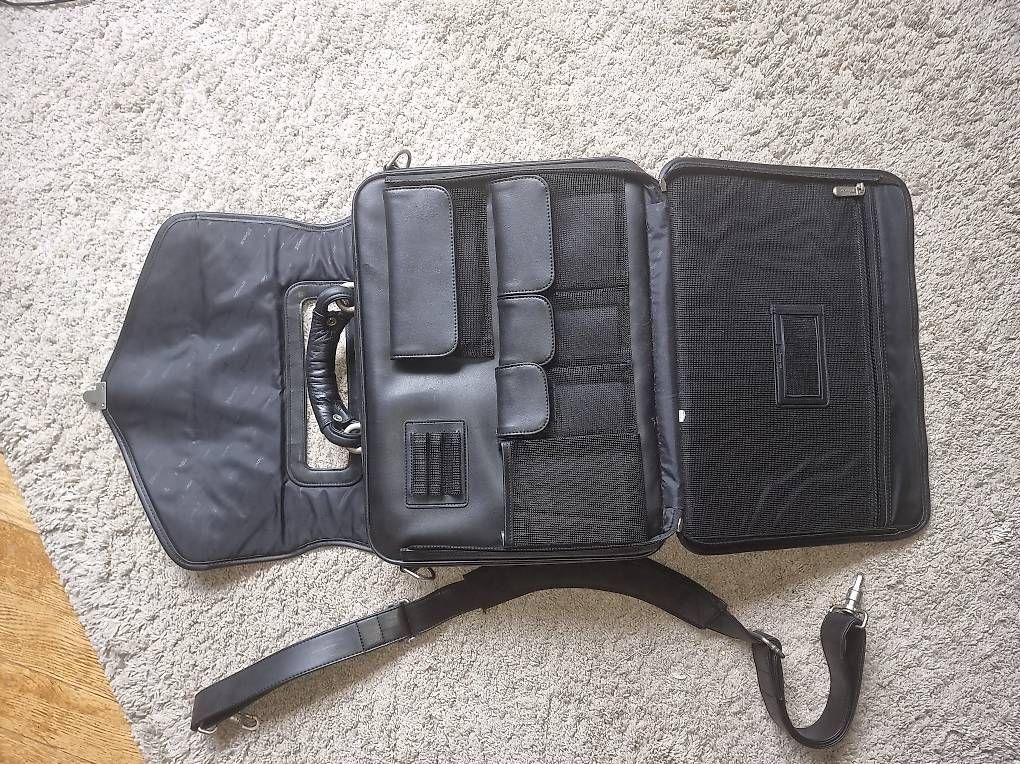 Borse: Hochwertige Laptop Ledertasche – Usato da Horgen venduto da Nautilus_87 1