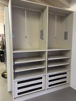 Splendido armadio vestiti con cassettiera