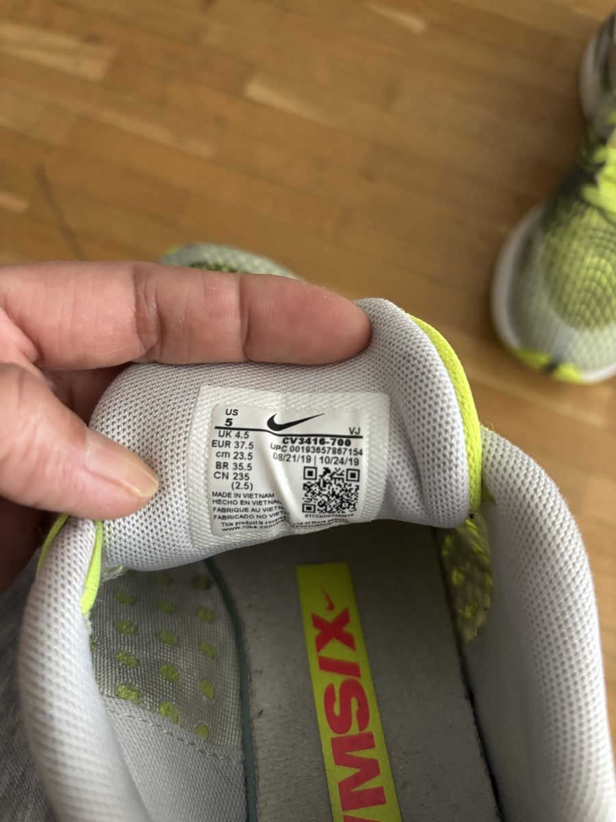 Nike Scarpe da uomo: Gut erhaltene Nike Schuhe, Grösse eher 36.5 – Usato da zug venduto da lainam 1