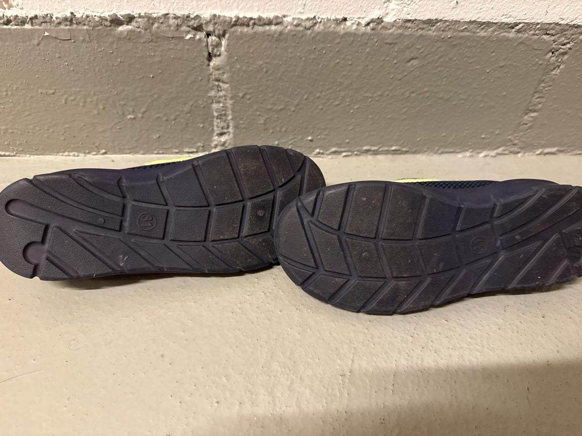 Chaussures garçon: Kinder Hausschuhe Grösse 31 – D'occasion à Zürich par zd_1965 4