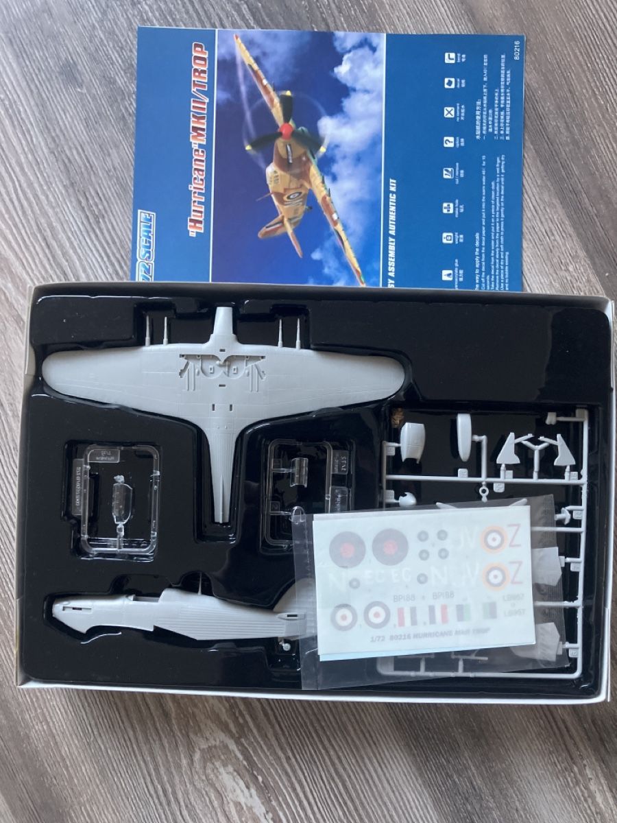 Kit di modellismo & Modellini statici: Hurricane MK-2/ Trop MIT SPECIAL DECALS – Nuovo e nell'imballaggio originale da Kloten venduto da CalcioNMore 1