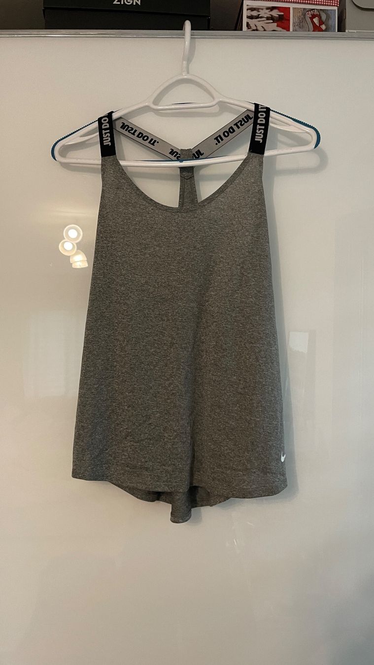 Puma Tops: Top Nike – Neu (gemäss Beschreibung) aus Lausen von sim_hgp6 1