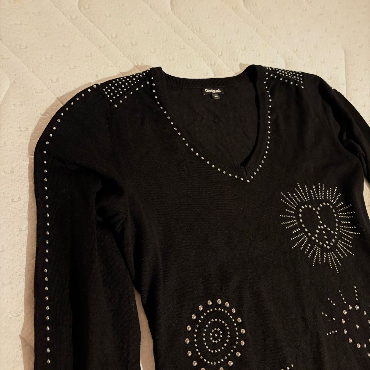 Desigual Maglioni & Felpe: Schwarzer Y2K Nieten Verzierter Desigual Pullover – Nuovo (secondo la descrizione) da Brünisried venduto da Livtsukki2ndHand 4