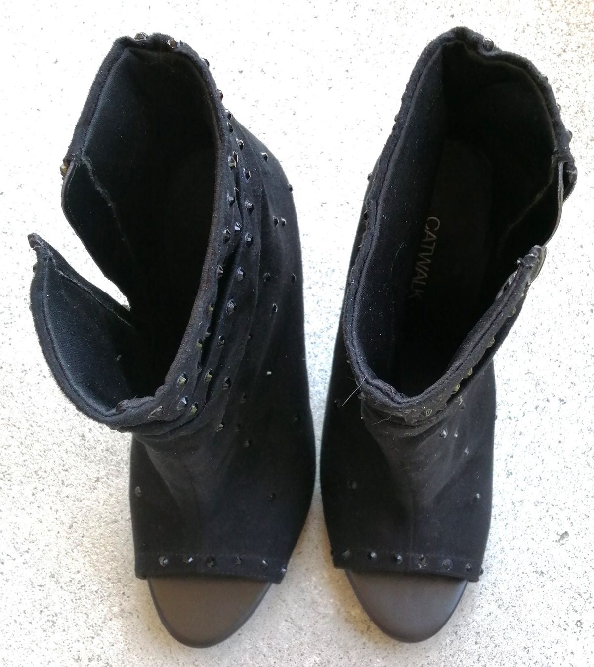 Scarpe da donna: Stiefeletten mit Steinen, schwarz, Grösse 39 – Usato da Schaffhausen venduto da Domifran