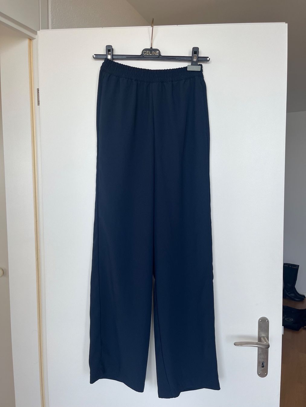 Pantaloni: Pantalon bleu – Nuovo (secondo la descrizione) da Neuchâtel venduto da Ariane_vn00 1