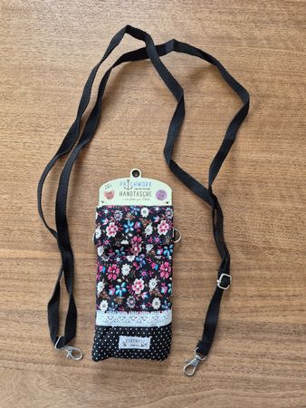 Patchwork Smart-Phone Tasche mit Trageriemen floral schwarz 